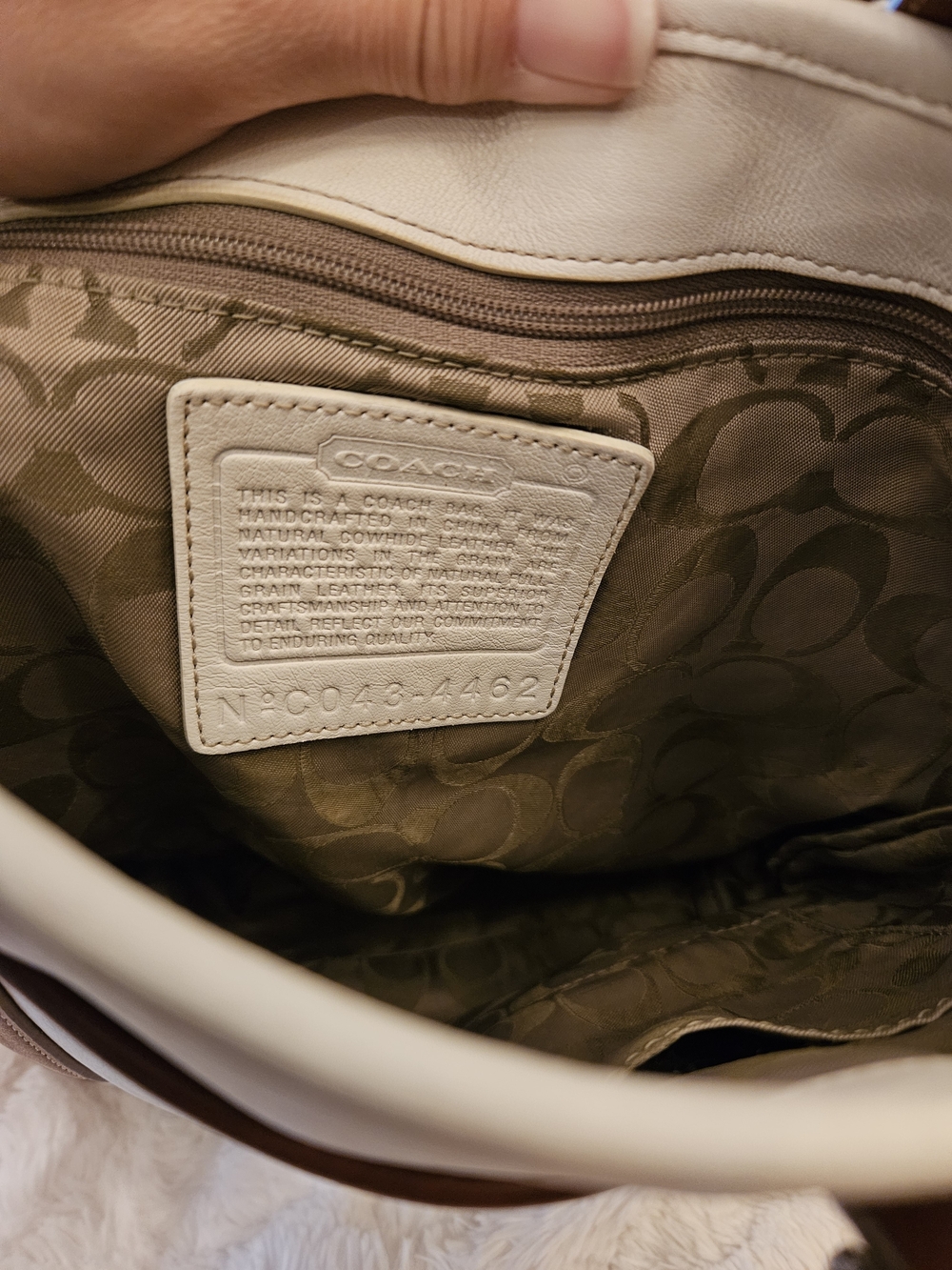 Coach✨️2004 Hamptons Two Toned Leather Tote Bag - Picture 12 of 16